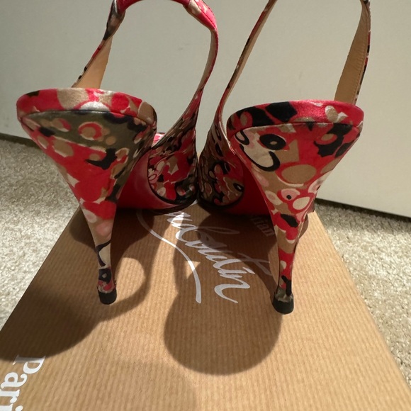 Christian Louboutin silk slingbacks w box. Size 37. Simply stunning! - Picture 4 of 6